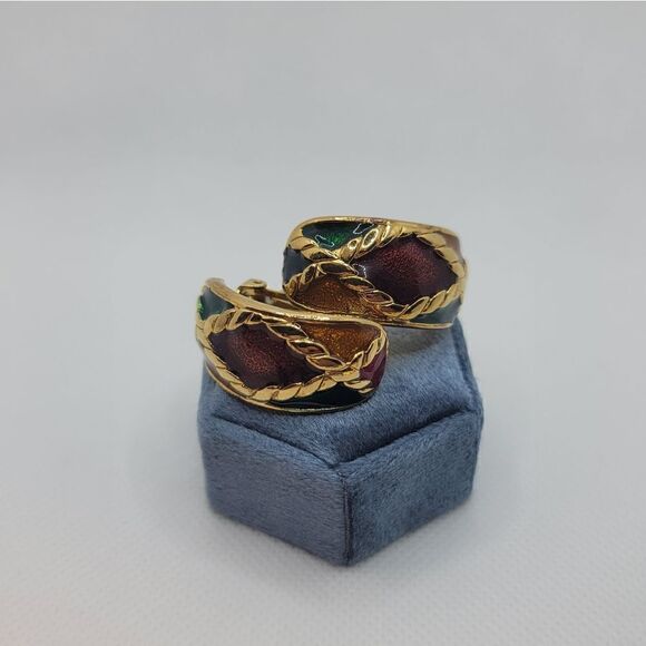 5 Pairs Of Clip On Earrings - Picture 4 of 9